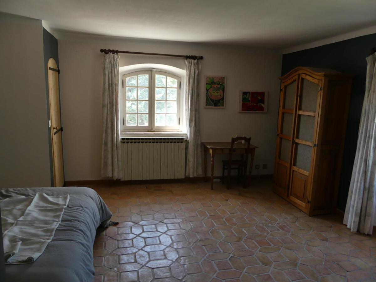 Solliès-Pont Le Charme D'Une Vieille Bastide Provencale الغرفة الصورة